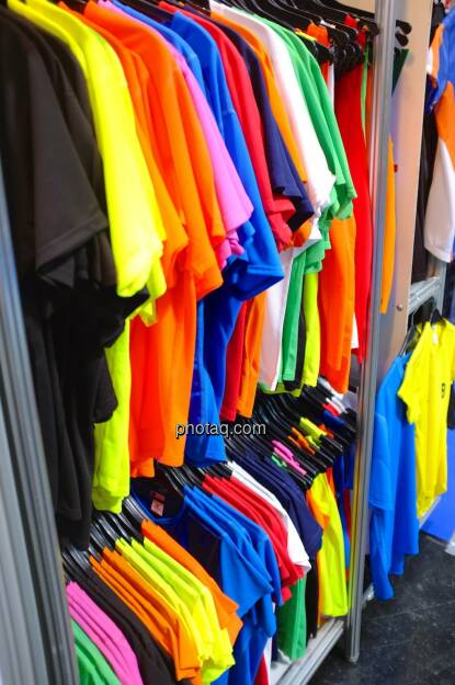 Laufshirts, bunt, © Josef Chladek finanzmarktfoto.at (11.04.2014) 