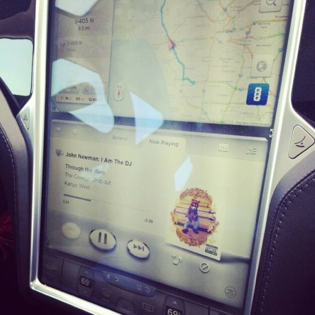 On the way home. John Newman is the DJ. And he's doing a great job. # tesla, © Elisabeth Oberndorfer (13.04.2014) 