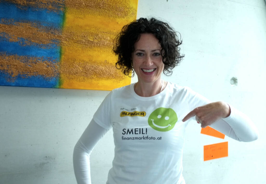 Susanne Lederer Smeil (Shirt in der Palfinger-Kollektion, mehr unter http://finanzmarktfoto.at//page/index/1184 ) (13.04.2014) 