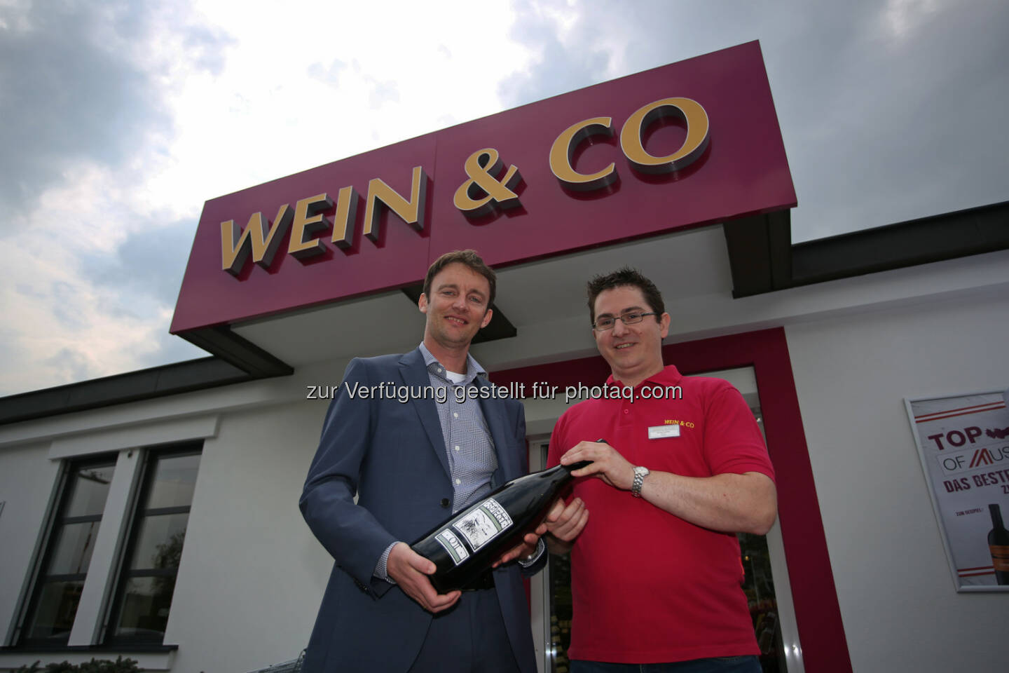 Wein & Co. eröffnet in Linz -  Florian Größwang (Geschäftsführer Wein&Co), Thomas Krivinka (Leitung Shop)  Fotograf: Gregor Hartl
Fotocredit: Wein & Co/APA-Fotoservice/Hartl
