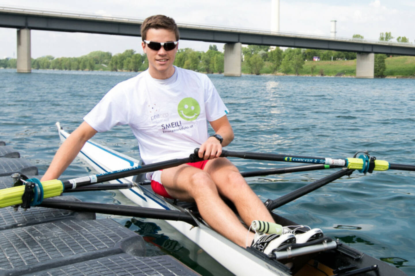 Ruder Smeil: Gerald Pollak (mehr unter http://finanzmarktfoto.at//page/index/1184 ), Shirt in der philoro-Kollektion