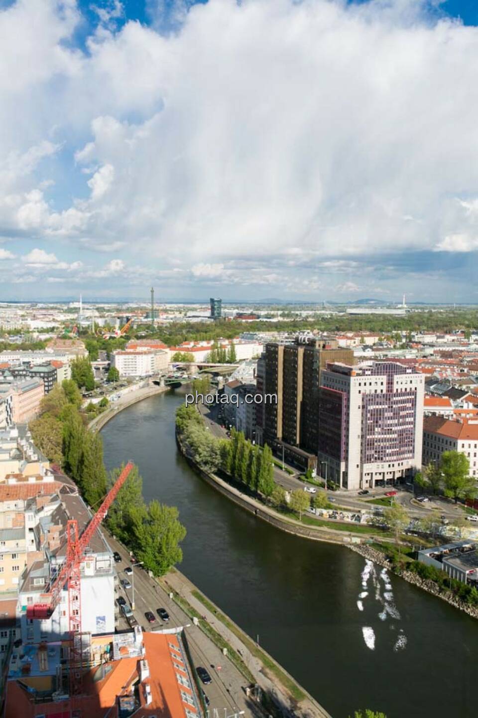Wien, Donaukanal, Blick vom Uniqa Tower