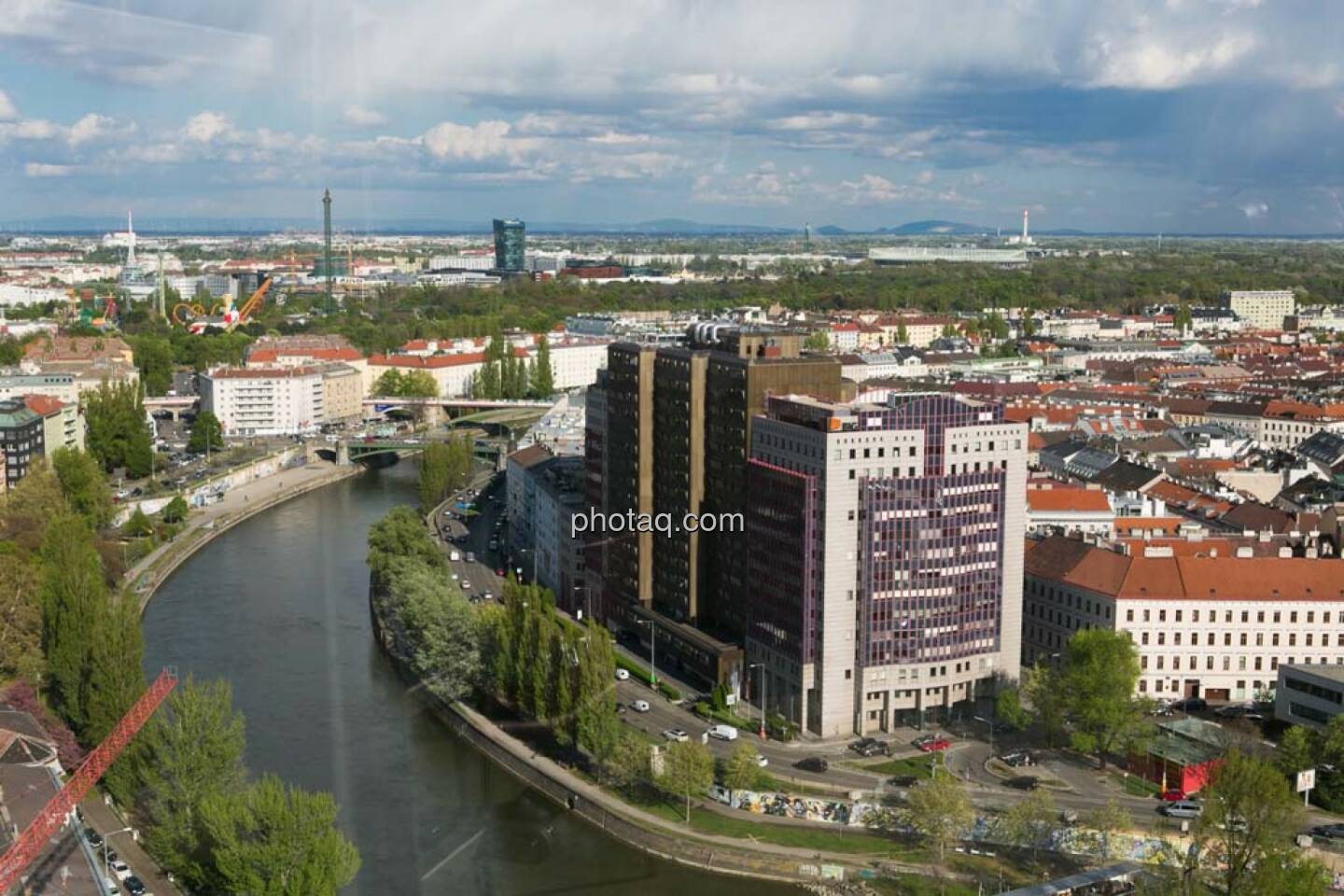 Wien, Donaukanal, Blick vom Uniqa Tower