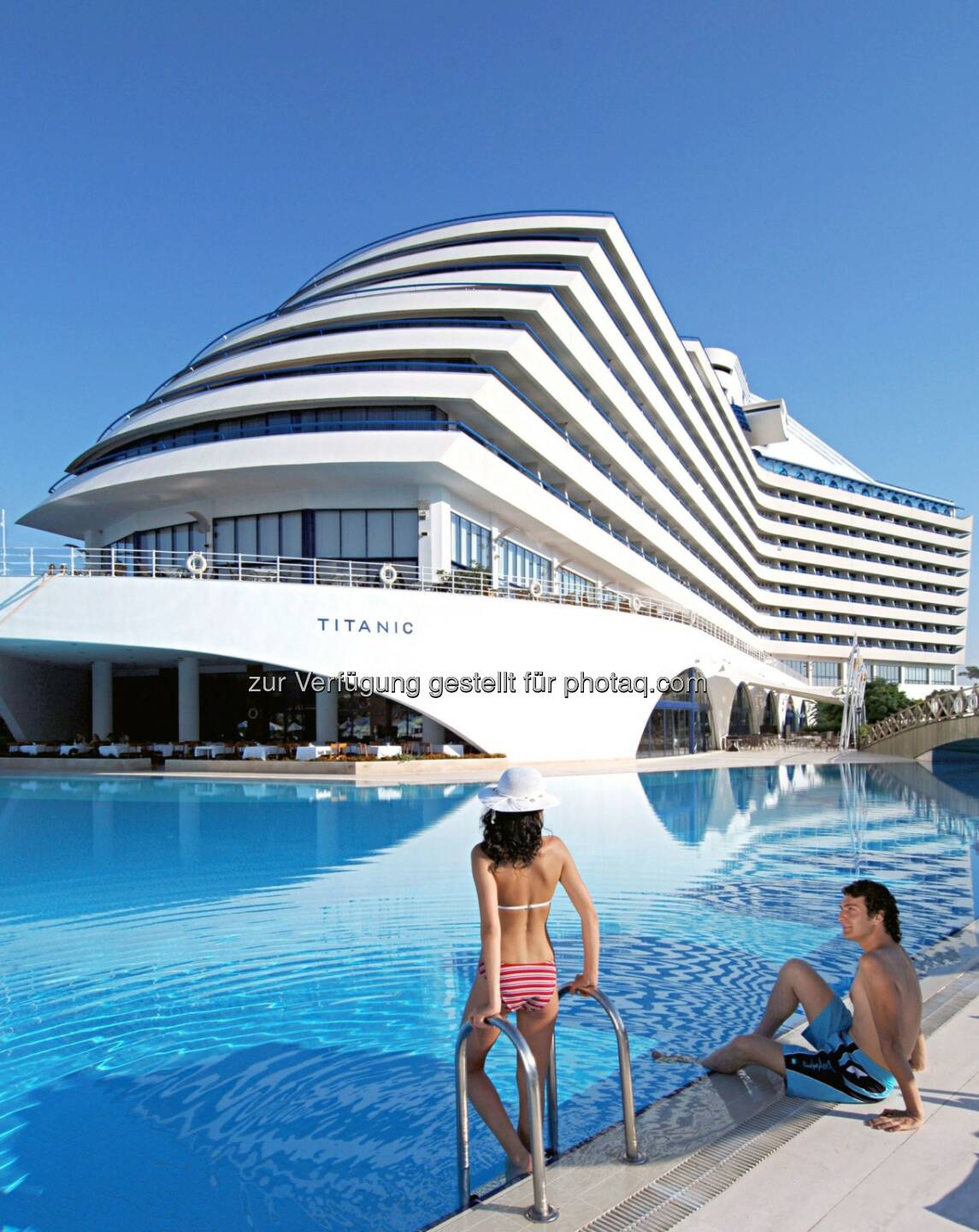 Bauboom an der türkischen Rivera - alleine 2014 eröffnen 16 Hotels mit mehr als 6.500 Zimmern. Das Hotel Titanic Beach Lara, architektonisch dem gesunkenen Luxuskreuzfahrtschiff nachempfunden, wird im Rahmen der con.os Trend Tour besucht  (Bild: con.os tourismus.consulting gmbh)