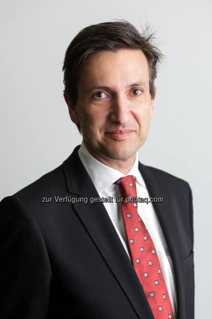 Florian Petrowsky wurde per 1. Mai 2014 in den Vorstand der Warimpex Finanz- und Beteiligungs AG aufgenommen. Er übernimmt die Agenden Organisation und Recht und zeichnet darüber hinaus für den neuen Bereich Transaktionsmanagement verantwortlich. Der nun wieder vierköpfige Warimpex-Vorstand setzt sich somit in Zukunft aus Franz Jurkowitsch (Vorstandsvorsitzender), Georg Folian (stv. Vorstandsvorsitzender), Alexander Jurkowitsch sowie Florian Petrowsky zusammen. (Bild: Warimpex) (02.05.2014) 