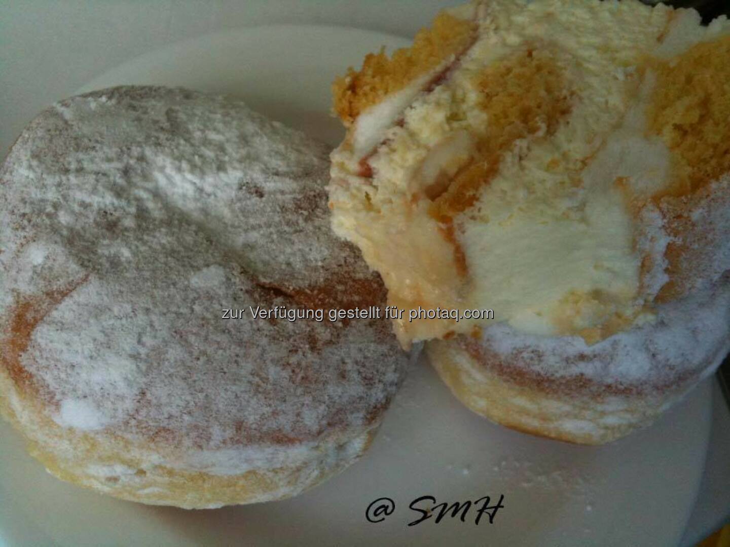 Krapfen mit Marillenmarmelade, Kardinalschnitte ...