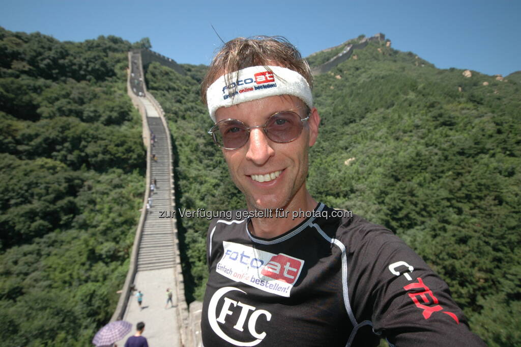 Rolf Majcen verbessert Streckenrekord bei Halb-Marathon auf der Chinesischen Mauer. Am 1. Mai 2014 stellt der niederösterreichische Treppenlauf-Spezialist Rolf Majcen beim „Great Wall of China Half-Marathon“ auf den Simatai- und Jinshanling-Abschnitten der Chinesischen Mauer nahe Peking mit 3.09 Stunden einen neuen Streckenrekord auf und holte sich damit erstmals auch einen Sieg bei einem Langstrecken-Laufbewerb (04.05.2014) 