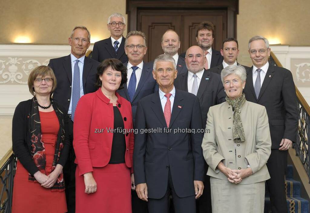 Jürgen Hambrecht! Der neu bestellte Aufsichtsrat der BASF SE hat ihn in seiner konstituierenden Sitzung zum neuen Aufsichtsratsvorsitzenden der BASF SE gewählt. Mehr: http://on.basf.com/1kE2fBE
Der neue Aufsichtsrat der BASF. Vordere Reihe von links nach rechts: Denise Schellemans, Anke Schäferkordt, Jürgen Hambrecht, Dame Alison Carnwath DBE. Dahinter von links: Michael Diekmann, Wolfgang Daniel, Franz Fehrenbach, Francois Diederich, Robert Oswald, Ralf-Gert Bastian, Francesco Grioli, Michael Vassiliadis.
[PSK]  Source: http://facebook.com/BASF.Deutschland (05.05.2014) 