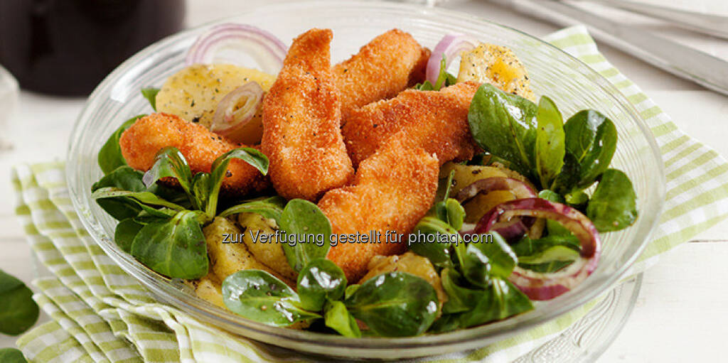 Backhendl-Salat mit steirischem Kürbiskernöl - http://www.kochabo.at/backhendl-salat-mit-steirischem-kuerbiskernoel/, © kochabo.at (05.05.2014) 