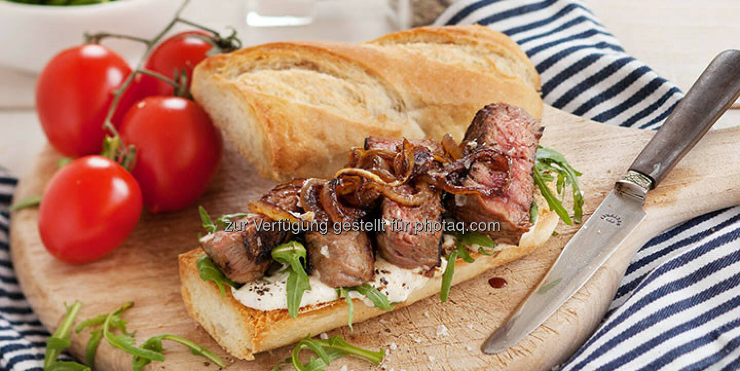 Steak-Sandwich mit Rucola-Salat - http://www.kochabo.at/steak-sandwich-mit-rucola-salat/