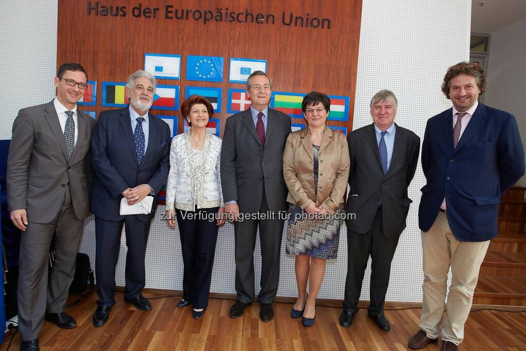 Richard Kühnel, Vertreter der EU-Kommission in Österreich, Maestro Plácido Domingo, Präsident von Europa Nostra, Androulla Vassiliou, EU-Kommissarin für Bildung, Kultur, Mehrsprachigkeit und Jugend, Alexander Fürst zu Sayn-Wittgenstein-Sayn, Vizepräsident von Europa Nostra, Sneska Quaedvlieg-Mihailovic, Generalsekretärin von Europa Nostra, Denis de Kergorlay, Geschäftsführender Präsident von Europa Nostra, Alexander Kottulinsky, Österreichischer Burgenverein: Plácido Domingo und Androulla Vassiliou überreichen Preise der Europäischen Union für das Kulturerbe/Europa-Nostra-Preise, © Aussendung (05.05.2014) 