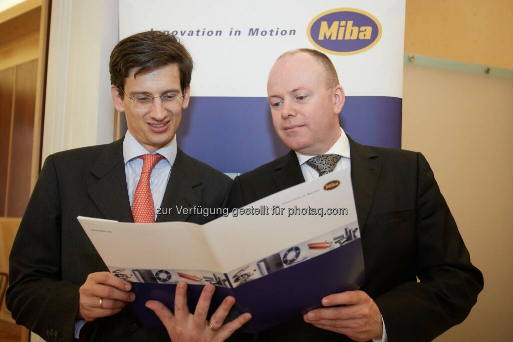 F. Peter Mitterbauer, Vorstandsvorsitzender der Miba AG und Markus Hofer, Finanzvorstand der Miba AG - Der Gruppenumsatz der Miba AG stieg im abgelaufenen Geschäftsjahr (1. 2. 2013 bis 31. 1. 2014) leicht auf 610,2 Millionen Euro, das EBIT auf 70,2 Millionen Euro. Mit knapp 100 Millionen Euro erreichten die Investitionen im vergangenen Jahr einen neuen Höchststand (Bild: Miba AG/APA-Fotoservice/Preiss) (08.05.2014) 