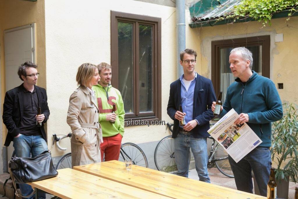 Daniel K. (Praktikantenaspirant), Doris Gstatter (IR & mehr), Thomas Hapala (wikifolio), Constantin Simon (Nixe), Christian Drastil, © finanzmarktfoto.at/Martina Draper (15.05.2014) 