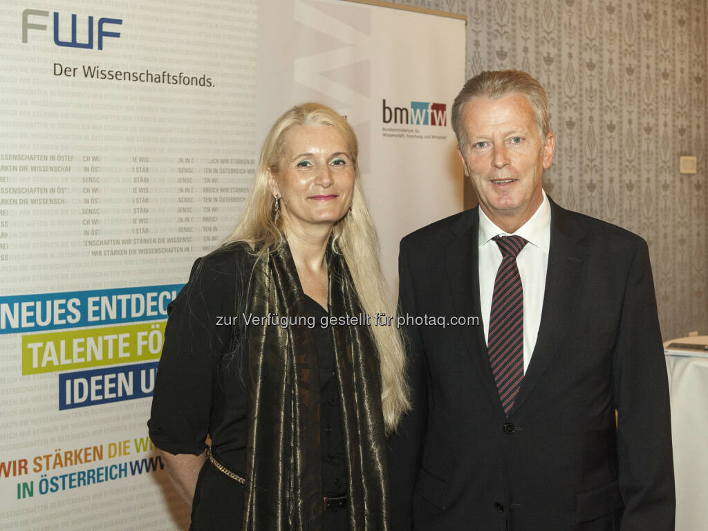 Reinhold Mitterlehner (Wissenschafts- und Forschungsminister) und Pascale Ehrenfreund (FWF-Präsidentin) bei der Pressekonferenz im Blauen Salon: Mehr Geld für Spitzenforschung in Österreich (Bild: BMWFW) (16.05.2014) 