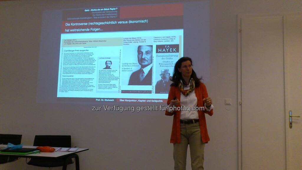 Geld: Nichts weiter als ein Stück Papier?
Teil II des Agenda Austria Seminars zur intellektuellen Selbstverteidigung mit Barbara Dluhosch  Source: http://twitter.com/AgendaAustria (17.05.2014) 