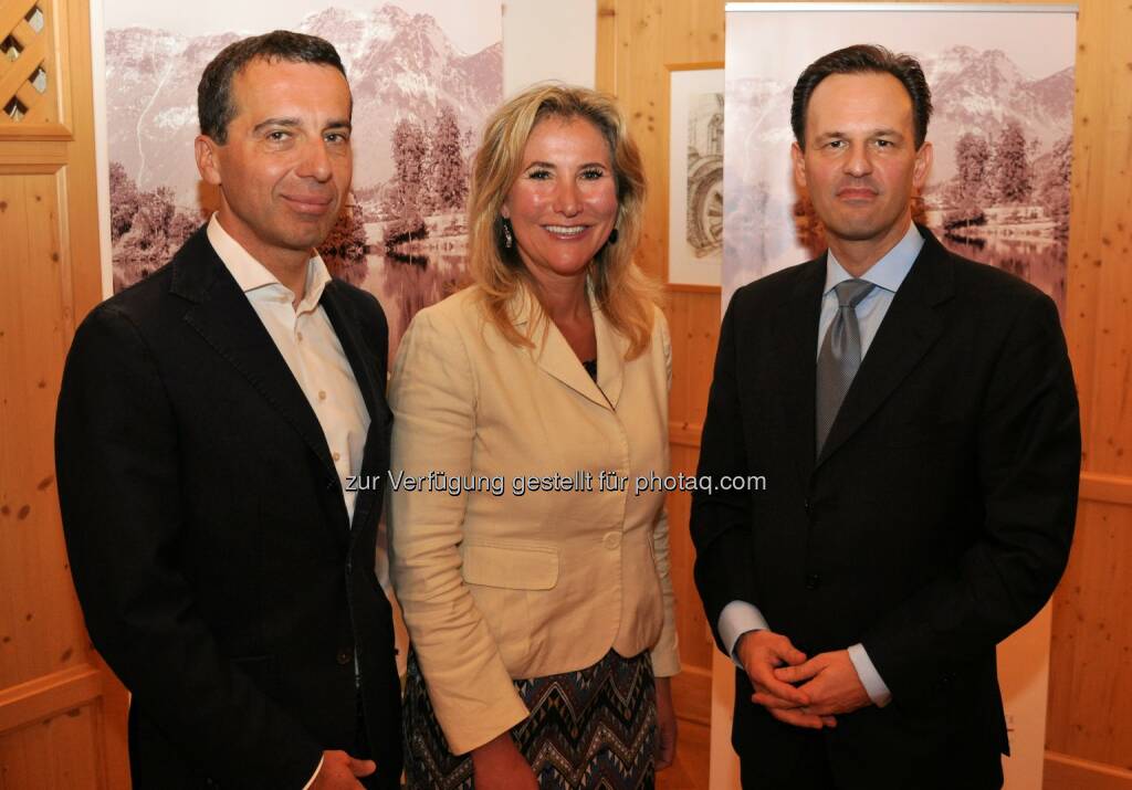 Christian Kern (li.) und Dimitrios Droutsas mit Susanne Glass: pro.media kommunikation gmbh: Medien. Mittelpunkt Ausseerland: Zukunftsfähigkeit der europäischen Politik am Prüfstand (c) OTS (18.05.2014) 