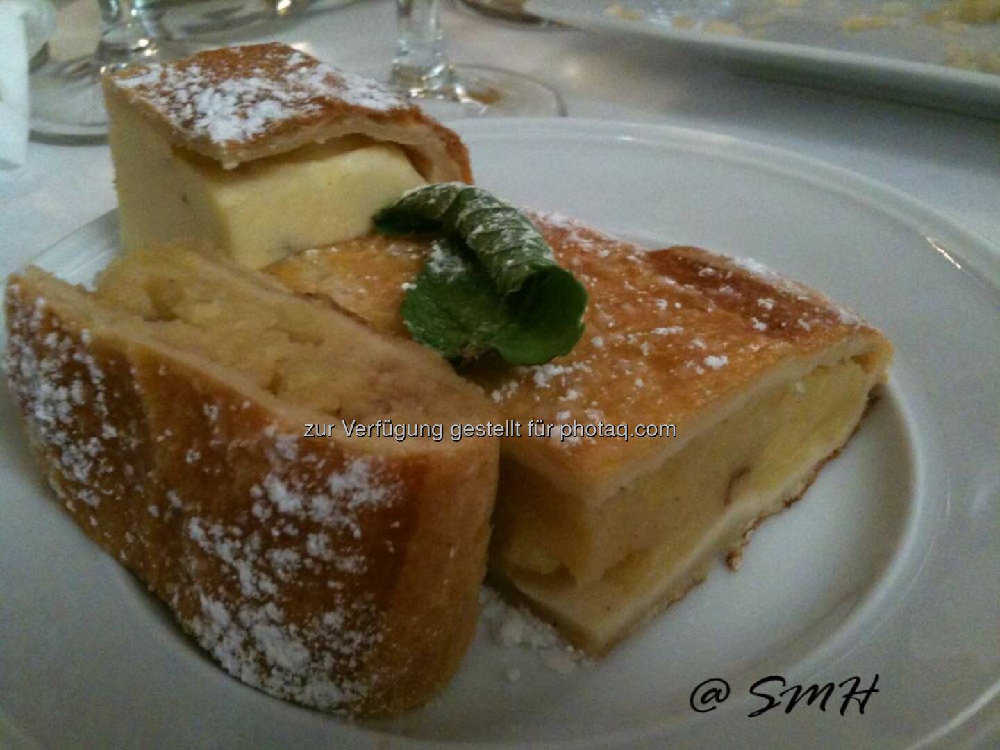 CA-Immo-HV. Nachspeise Apfelstrudel. Es gab auch andere Nachspeisen. Aber wenn man satt ist, ist der Appetit kleiner als gewohnt