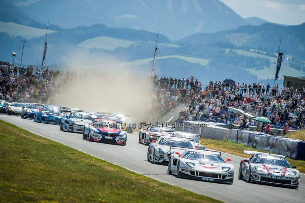 Für die Rennen bei den ADAC GT Masters am Red Bull Ring verlost voestalpine Tagestickets für 7. und 8. Juni (VIP und Tribüne). Zwei Wochen vor dem Motorsporthighlight Nr. 1 – der Rückkehr der #Formel1 nach Österreich – bietet sich somit die einmalige Gelegenheit, den neuen voestalpine wing live zu erleben. Alle Infos zur Teilnahme finden Sie hier: http://bit.ly/1kh1aC4  Source: http://facebook.com/voestalpine (19.05.2014) 