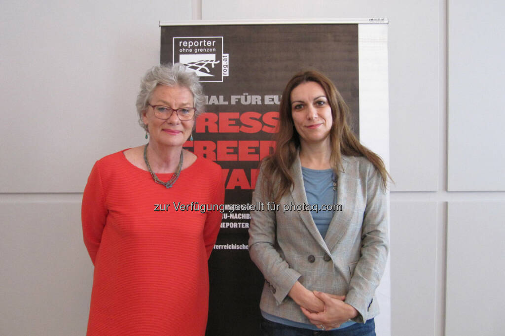 Bei der Ausschreibung des Press Freedom Awards 2014: Reporter ohne Grenzen-Präsidentin Rubina Möhring mit der gebürtigen Griechin Katherine Sarikakis vom Institut für Publizistik und Kommunikationswissenschaften der Universität Wien.                               , © Aussendung (19.05.2014) 