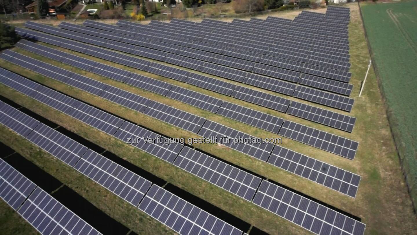 Sonneninvest treibt die Energiewende voran - erstes Crowdfunding eines Solarparks über Econeers, Luftaufnahme des Solarparks Langenbogen (Bild: Sonneninvest AG)