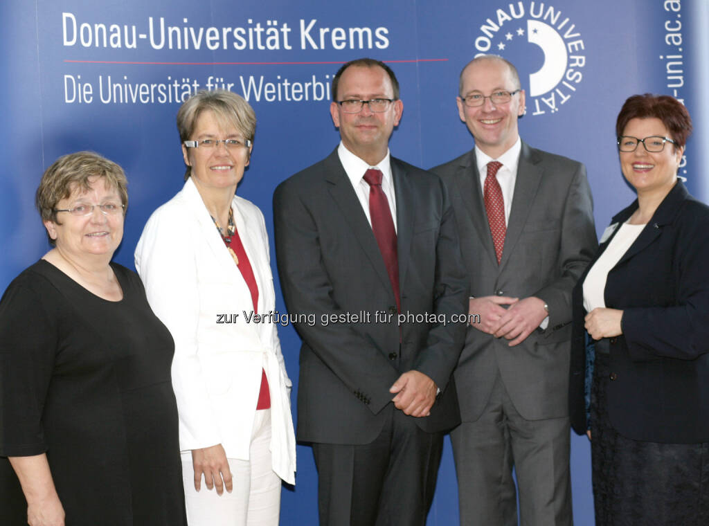 Eröffnung der 3. Kremser Wissensmanagement-Tage: Anna Wegl (Bildungsstadträtin, Krems), Landesrätin Petra Bohuslav, Oliver Lehnert (Herausgeber des Fachmagazins „wissensmanagement“), Friedrich Faulhammer (Rektor der Donau-Universität Krems), Christine Perkonigg (Projektleiterin Kremser Wissensmanagement-Tage, Donau-Universität Krems) (Foto: WIMA-Tage 2014) (27.05.2014) 