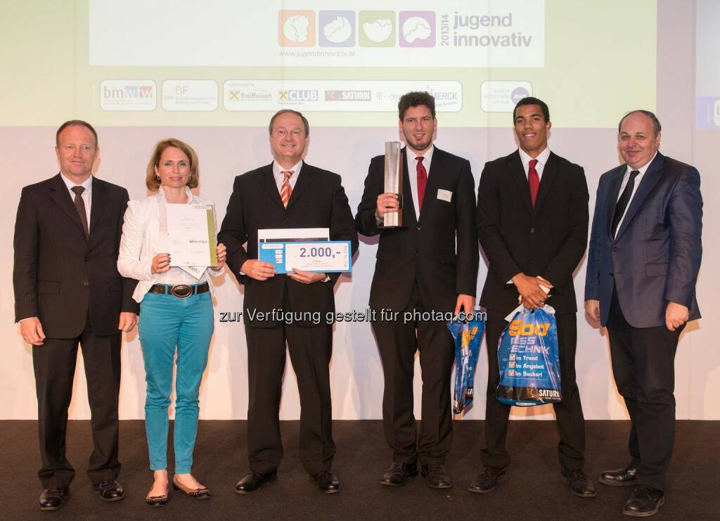 Paul Pröll und Benjamin Soura von der HTL Ottakring gewannen mit ihrem Projekt LockShare - Crowd Storage for All den Sonderpreis tech&society. Das Duo entwickelte ein System, das alle Arten von Daten absolut sicher speichert, indem es alle bekannten Konzepte rund um die Datenspeicherung kombiniert., © aws, Voglhuber (29.05.2014)