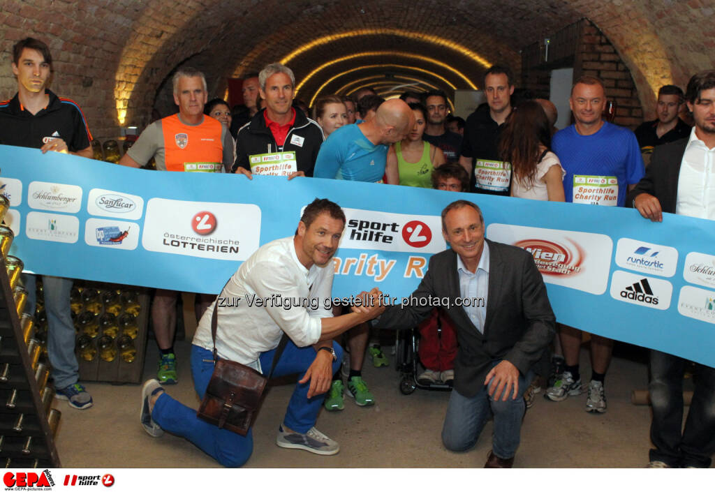 Teilnehmer beim Start mit Armin Assinger und Anton Schutti (Sporthilfe). Foto: GEPA pictures/ Philipp Brem (04.06.2014) 