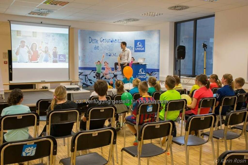 Uniqa: Am Samstag machte das Fit aufwachsen Camp seinen nächsten Stopp im Sportpark Klagenfurt. Auch hier drehte sich alles um die Themen Bewegung, Ernährung und mentale Stärke. Während die Kinder mit Action und Spaß den Tag verbrachten, bekamen die Eltern viele wertvolle Tipps und Tricks für einen gesünderen Familienalltag von unseren Experten.  Source: http://facebook.com/uniqa.at (04.06.2014) 