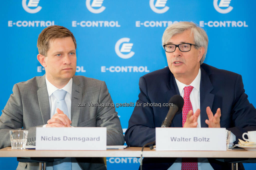 Energie-Control Austria: Für die Kosten für Kapazitätszahlungen müssten letztlich die Stromkunden aufkommen. Im Bild: Niclas Damsgaard, SWECO, und E-Control-Vorstand Walter Boltz (04.06.2014) 