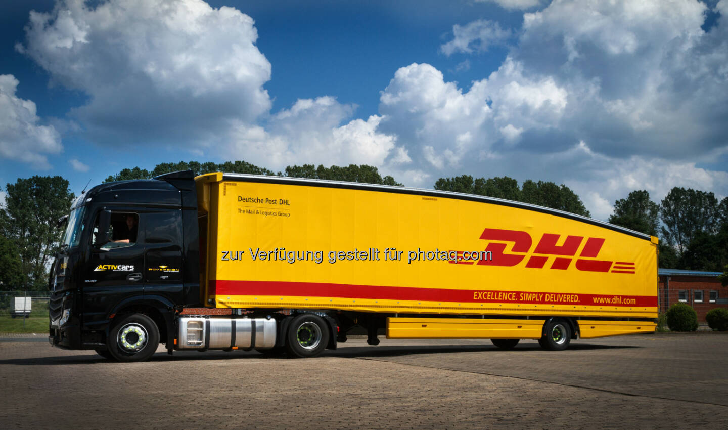 Deutsche Post DHL führt ersten Teardrop Trailer ein: Deutsche Post DHL, der weltweit führende Post- und Logistikanbieter, baut seine grüne Fahrzeugflotte von derzeit rund 11.500 Fahrzeugen mit alternativem Antrieb und aerodynamischen Modifikationen kontinuierlich aus. 