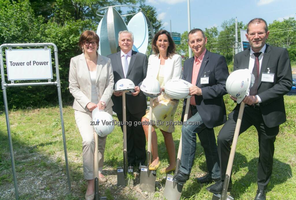 Berufsförderungsinstitut Wien: Tower of Power: Kick-off zur Elektro-Tankstelle der Zukunft: Petra Draxl (Geschäftsführerin des Wiener Arbeitsmarktservice (AMS Wien); Rudolf Hundstorfer (Bundesminister für Arbeit, Soziales und Konsumentenschutz); Valerie Höllinger (Geschäftsführerin BFI Wien); Hannes Derfler (Bezirksvorsteher Wien 20); Franz-Josef Lackinger (Geschäftsführer BFI Wien). 
 (04.06.2014) 