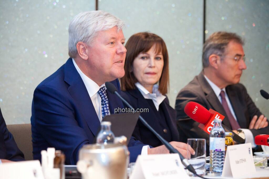 Walter A. Stephan (CEO FACC), Birgit Kuras (Börse Wien), Friedrich Mostböck (Erste Group) , © photaq/Michi Mejta (04.06.2014) 