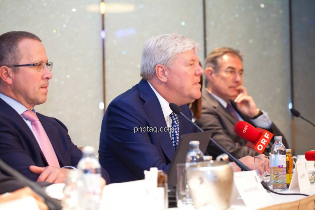  Robert Machtlinger (COO FACC),  Walter A. Stephan (CEO FACC), Friedrich Mostböck (Erste Group) , © photaq/Michi Mejta (04.06.2014) 