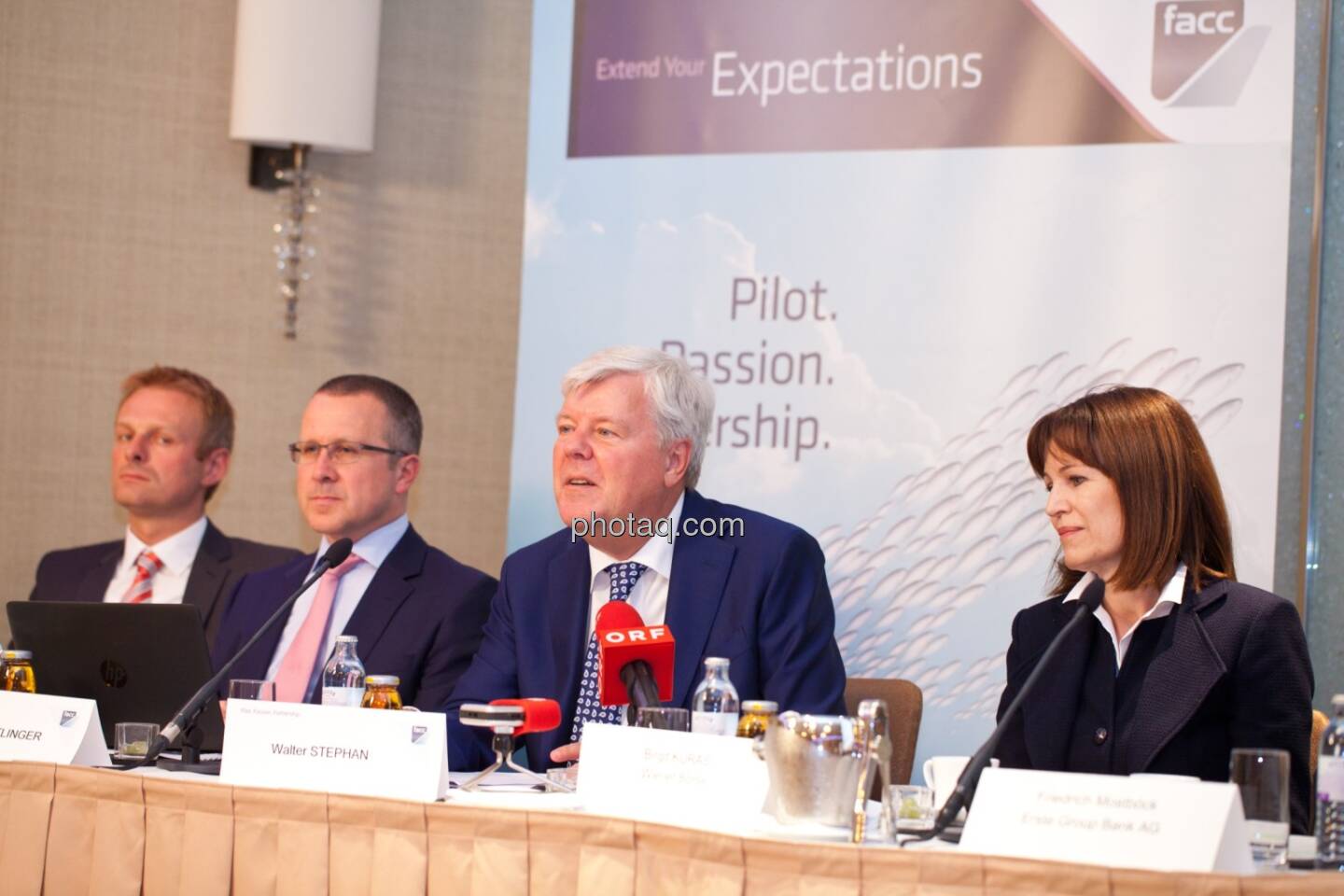 Andreas Schoberleitner (COO FACC), Robert Machtlinger (COO FACC), Walter A. Stephan (CEO FACC), Birgit Kuras (Börse Wien)