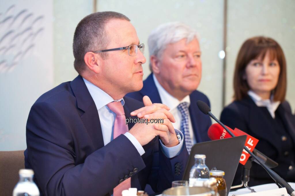  Robert Machtlinger (COO FACC),  Walter A. Stephan (CEO FACC), Birgit Kuras (Börse Wien), © photaq/Michi Mejta (04.06.2014) 