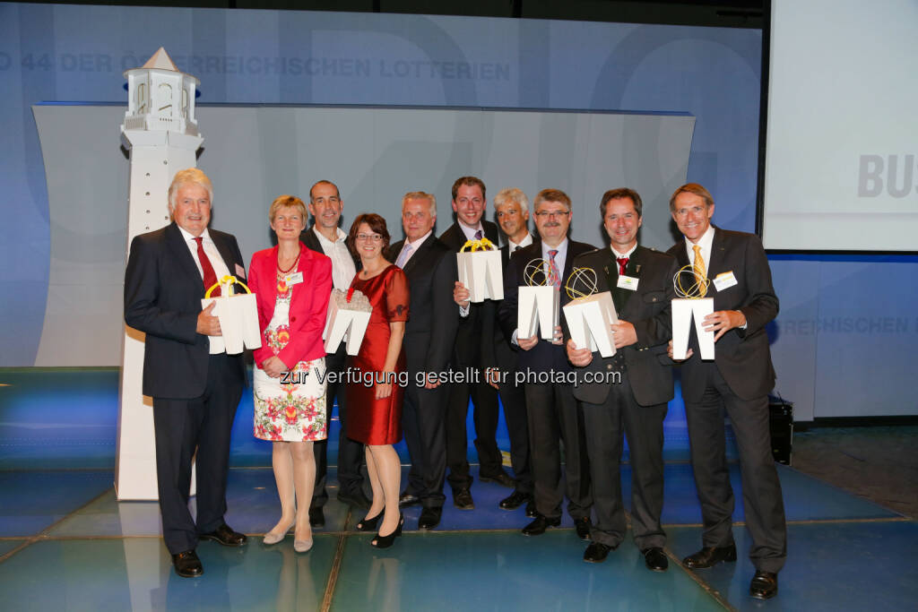 Trigos Gewinner 2014: Gerhard Prinz (Croma-Pharma), Gabriela Sonnleitner (Licht für die Welt), Klaus Candussi & Walburga Fröhlich (atempo), BM Rudolf Hundstorfer, Stephan Kropf (Fundraising Verband Austria), Robert Kögl (Microsoft Österreich), Hermann Lindner (Traktorenwerk Lindner), Gerald Dunst (Sonnenerde), Walter Wiedenbauer (Sto), © Aussendung (05.06.2014) 