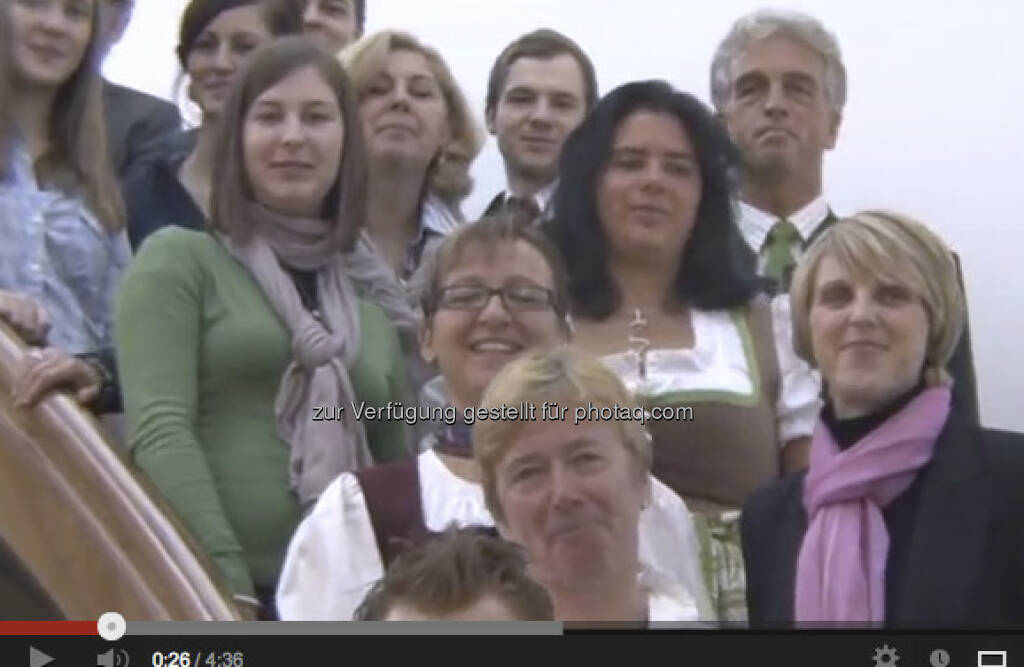 Raika Radstadt http://www.youtube.com/watch?v=kIZ3E0Ij6_Q# Lyrics: http://www.christian-drastil.com/2012/12/29/raika-radstadt-weine-nicht-wenn-der-zinsatz-fallt-lyrics-bilder/, © Raika Radstadt via Youtube (29.12.2012) 