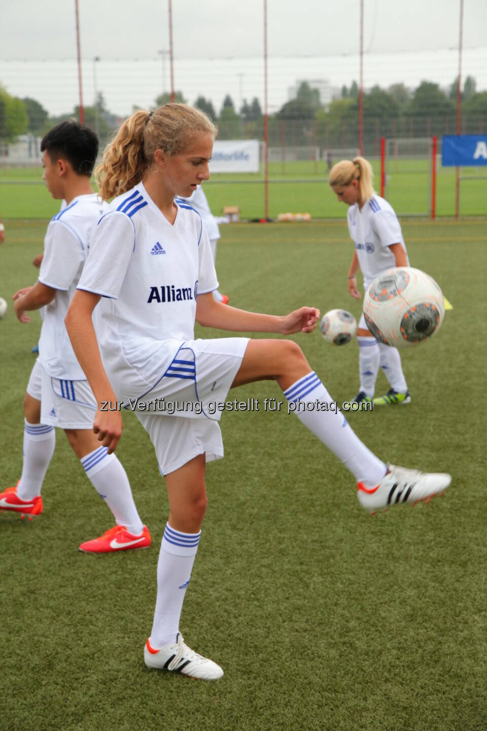 Puls 4 und Allianz suchen junge Kicker für das Allianz Football Camp am Trainingsgelände des FC Bayern München, Mädchen, Gaberln, Fussball (Bild: Allianz)