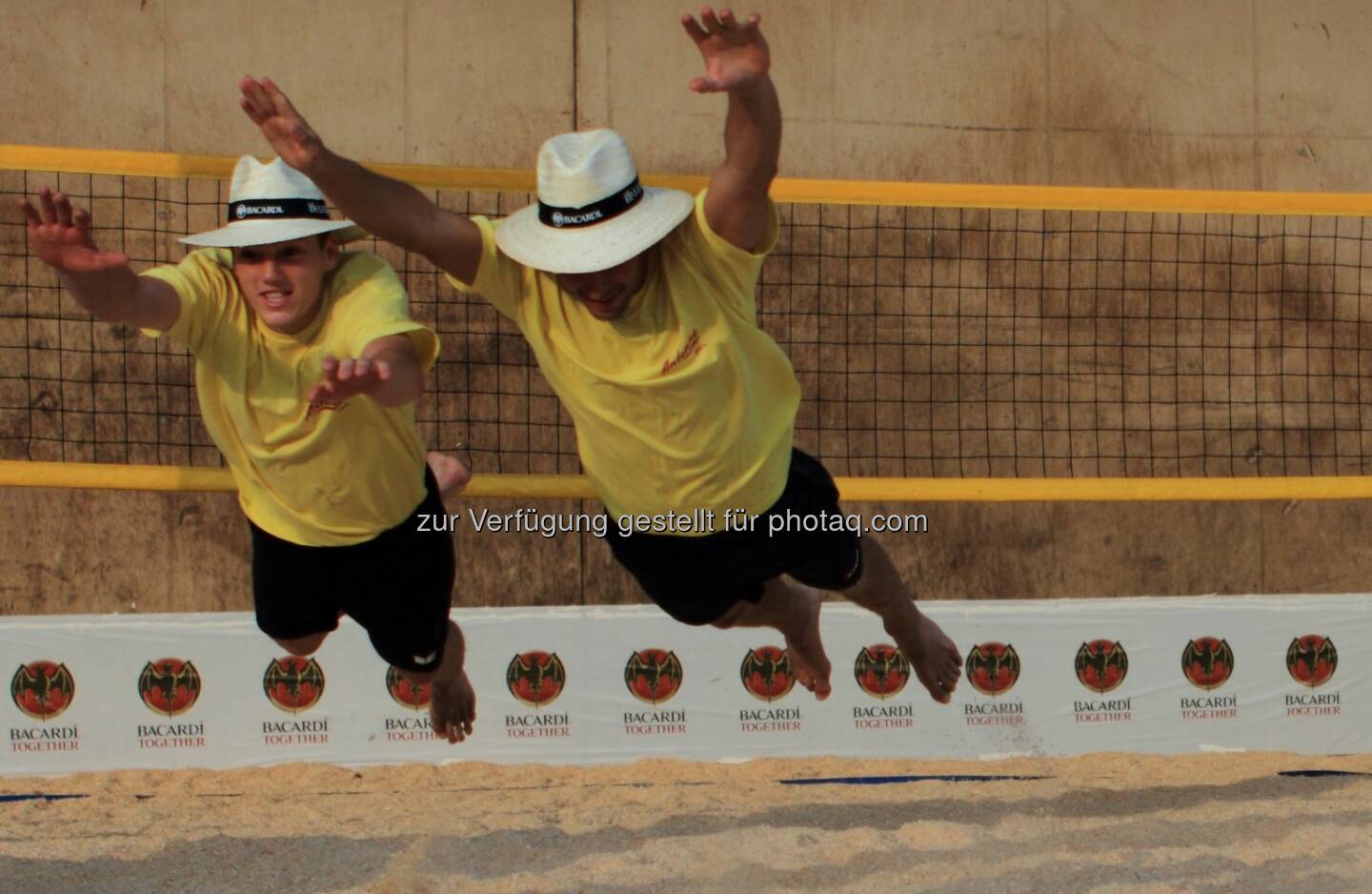 Flug, Yes - Binderholz GmbH - FeuerWerk: Riesenwuzzler & Beachvolley bei Binderholz