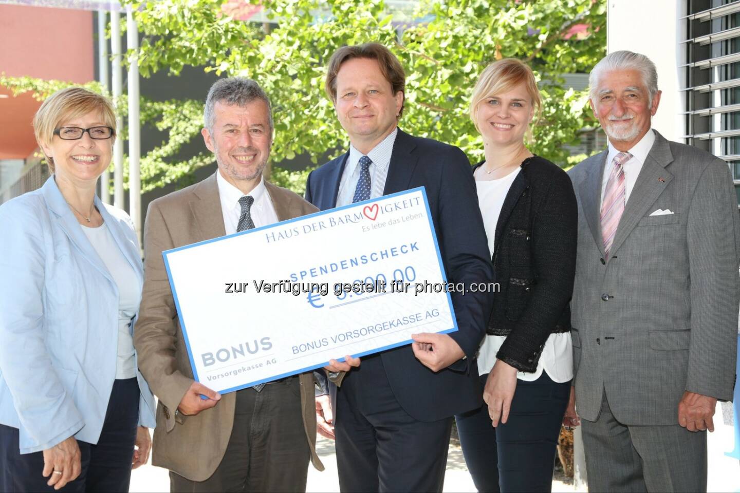 Concisa und Bonus spenden 5.000 Euro an Haus der Barmherzigkeit: Gabriele Feichter (Bonus Vorsorgekasse AG, Bereichsleitung Marketing und Vertrieb), Christoph Gisinger (Institutsleiter Haus der Barmherzigkeit), Peter Deutsch (Vorstandsmitglied Bonus Vorsorgekasse AG), Sabine Schmid (Leitung Fundraising und Veranstaltung, Haus der Barmherzigkeit), Friedrich Birkner (Berater des Vorstandes, Haus der Barmherzigkeit)