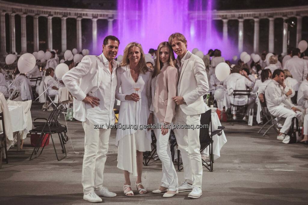 Oliver, Lilu Steinbach, Olga Esina, Kirill Kourlaev
, © Philipp Liparski LIfe Group OG (22.06.2014) 