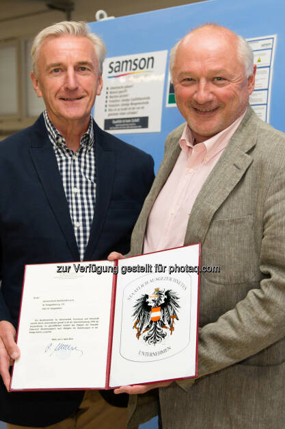 Mitgesellschafter Franz Harreither (l.) und Gerhard Aichhorn, Eigentümer und Geschäftsführer Samson Druck: Samson Druck mit dem Österreichischen Staatswappen ausgezeichnet, © Aussendung (23.06.2014) 