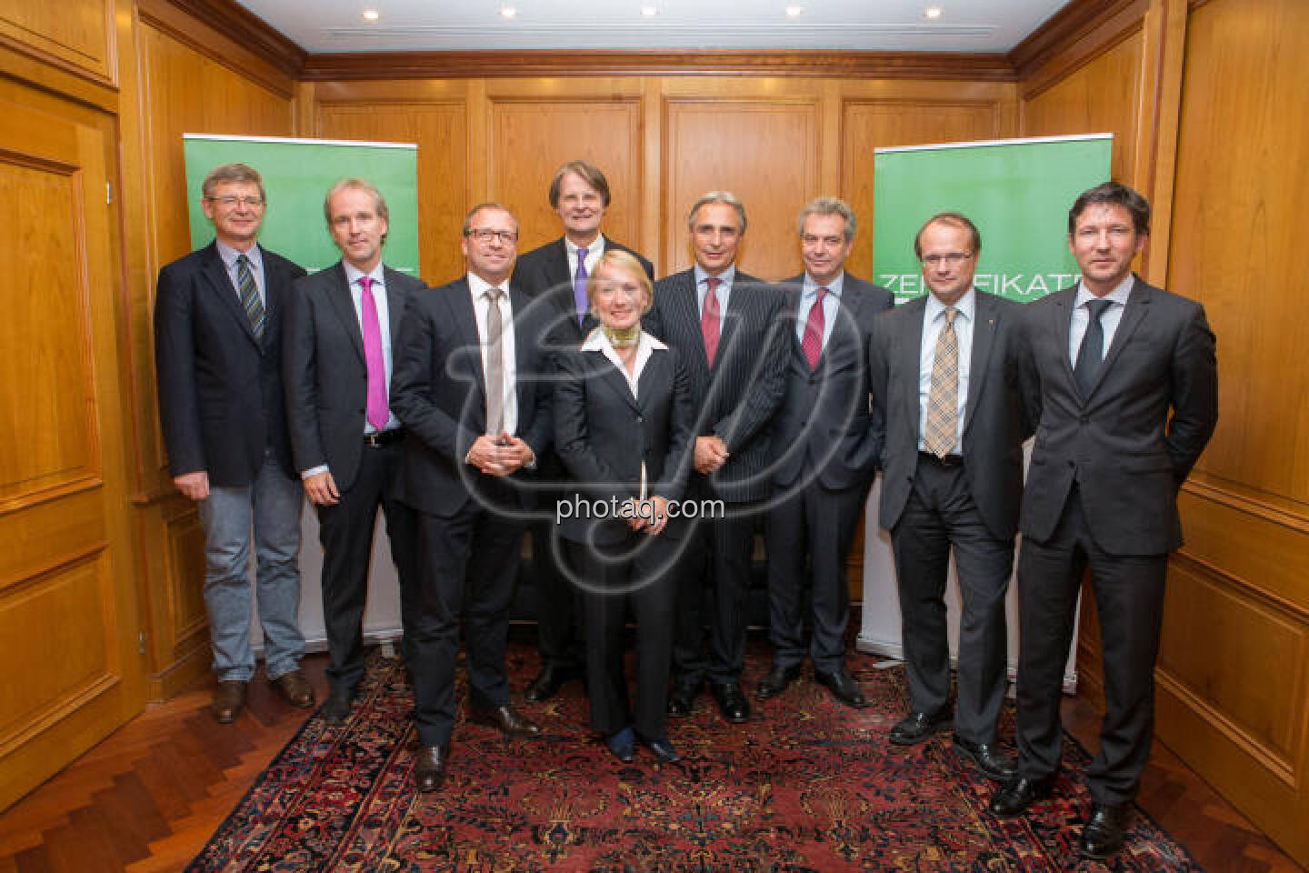 Oktober: Ich wurde ZFA-Beirat. Bild: Engelbert Dockner, Christian Drastil, Frank Weingarts, Hartmut Knüppel, Heike Arbter (Vorstand Zertifikate Forum Austria - ZFA), Wolfgang Traindl, Bernhard Grabmayr, Ernst Marschner, Thomas Schaufler

