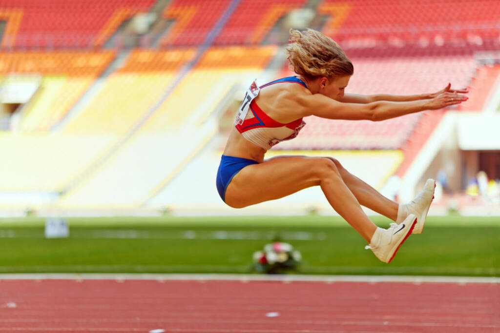 Weit, Landung, Weitsprung, nach vorne - http://www.shutterstock.com/de/pic-137773331/stock-photo-moscow-jun-female-athlete-makes-long-jump-at-grand-sports-arena-of-luzhniki-oc-during.html (c)  Pavel L Photo and Video (24.06.2014) 