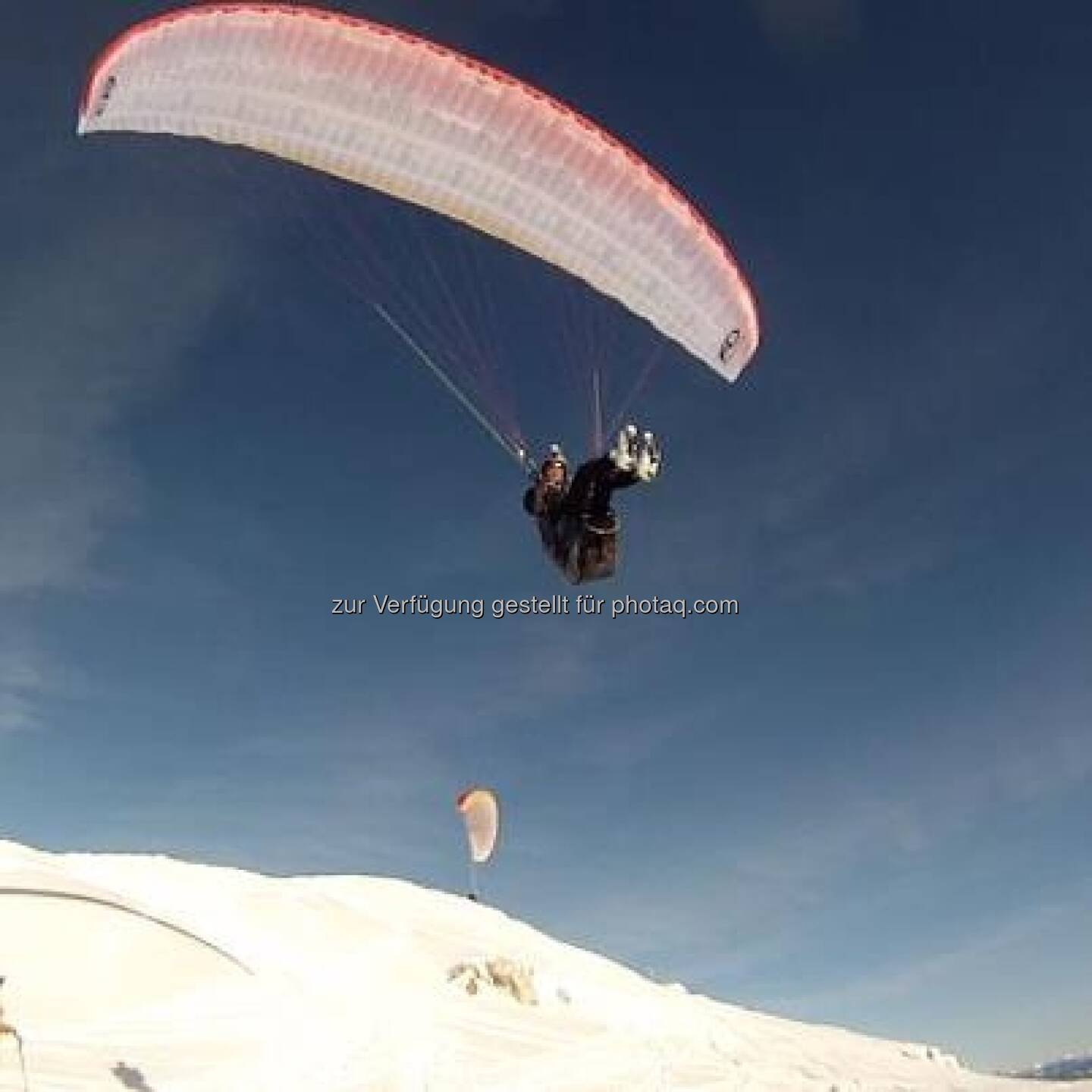 Karl Mauracher, Marktbeobachter AirDesign unterstützt mich beim wingsofkilimanjaro-Projekt - denke, dass dieser Schirm gewaltiges Potenzial hat. Der Volt hat bei allenTests überzeugen können, und das ganze auf leicht ...