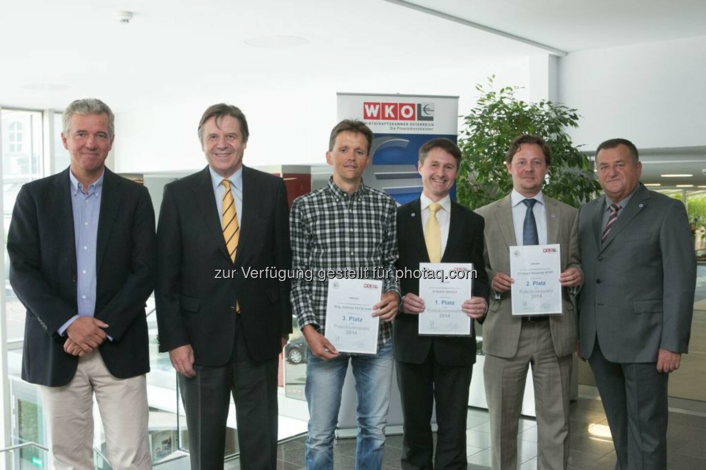Friedrich Potolzky, Wolfgang Pöschl, Alexander Köpf, Martin Singer, Andreas Petschar, Wolfgang K. Göltl: Fachverband Finanzdienstleister - Publikumswahl 2014: Kunden wählten die besten Finanzberater
Martin Singer, Stmk, gewinnt vor Christoph Alexander Köpf, Wien und Andreas Petschar, Kärnten