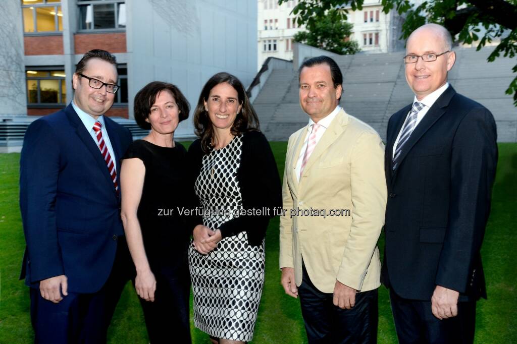 Sommerfest der Privatklinik Döbling im MAK: Geschäftsführer der PremiQaMed Privatkliniken GmbH Werner Fischl, Pflegedirektorin Dijana Hofegger, Verwaltungsdirektorin  Christina Schwarz, Ärztlicher Direktor  Christian Kainz sowie Geschäftsführer der PremiQaMed Privatkliniken GmbH, Wolfgang Göss im Garten des MAK (27.06.2014) 