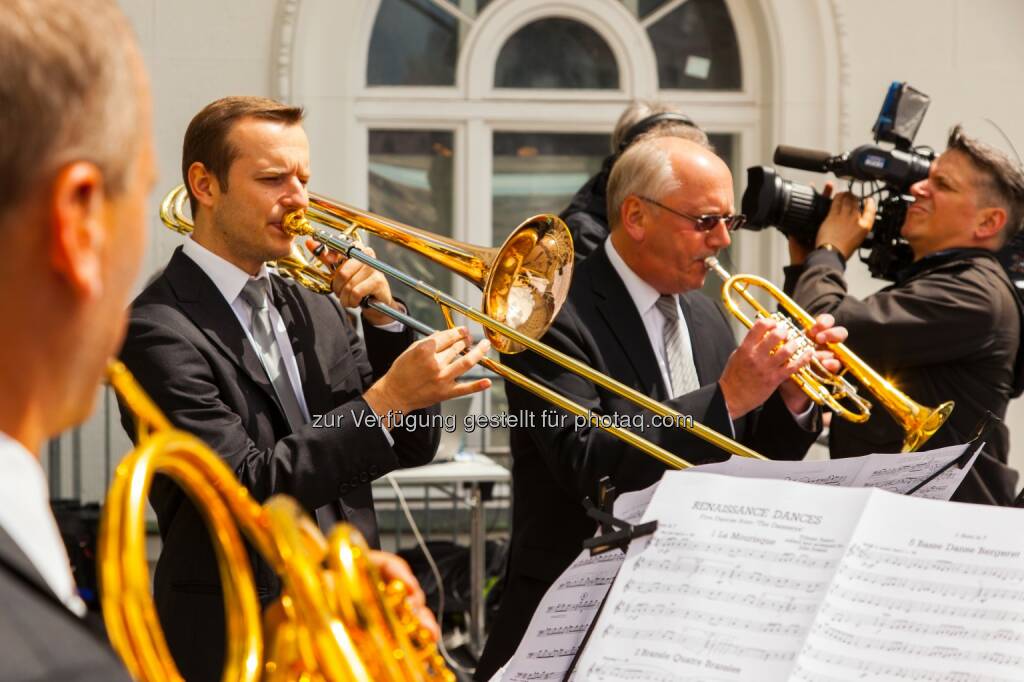 Musik - Helvetia Versicherungen AG: Helvetia feiert mit WienerInnen, Wien-Besuchern und Prominenten ihre Ankeruhr, © Aussender (30.06.2014) 