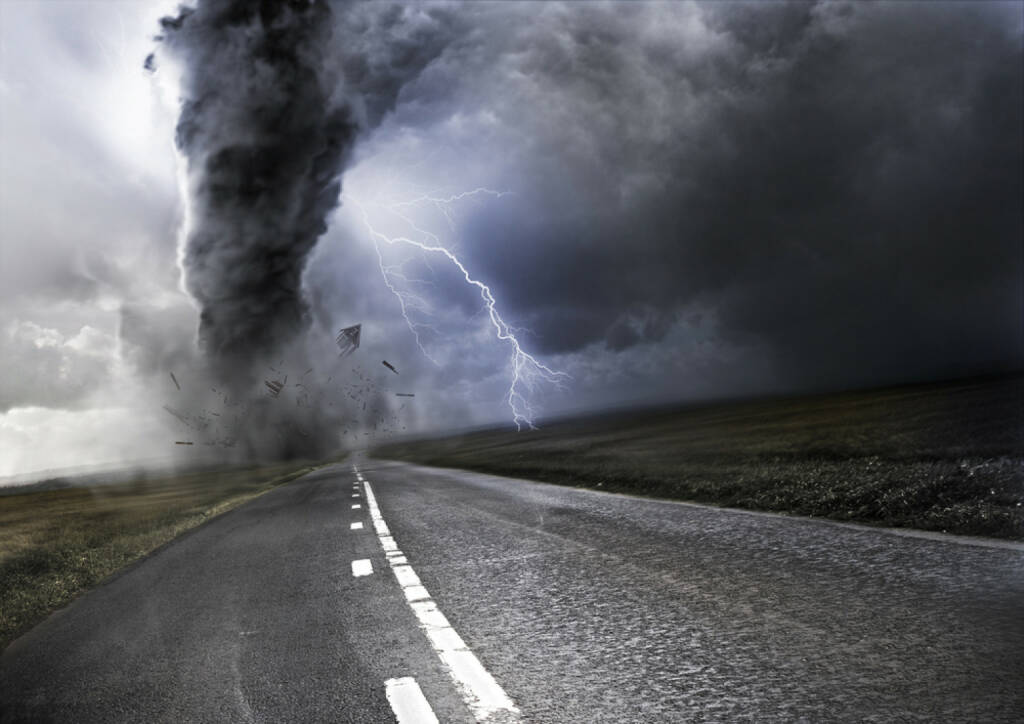 Sturm, Tornado, Unwetter, stürmisch, unruhig, http://www.shutterstock.com/de/pic-107588384/stock-photo-powerful-tornado-destroying-property-with-lightning-in-the-background.html , © (www.shutterstock.com) (01.07.2014) 