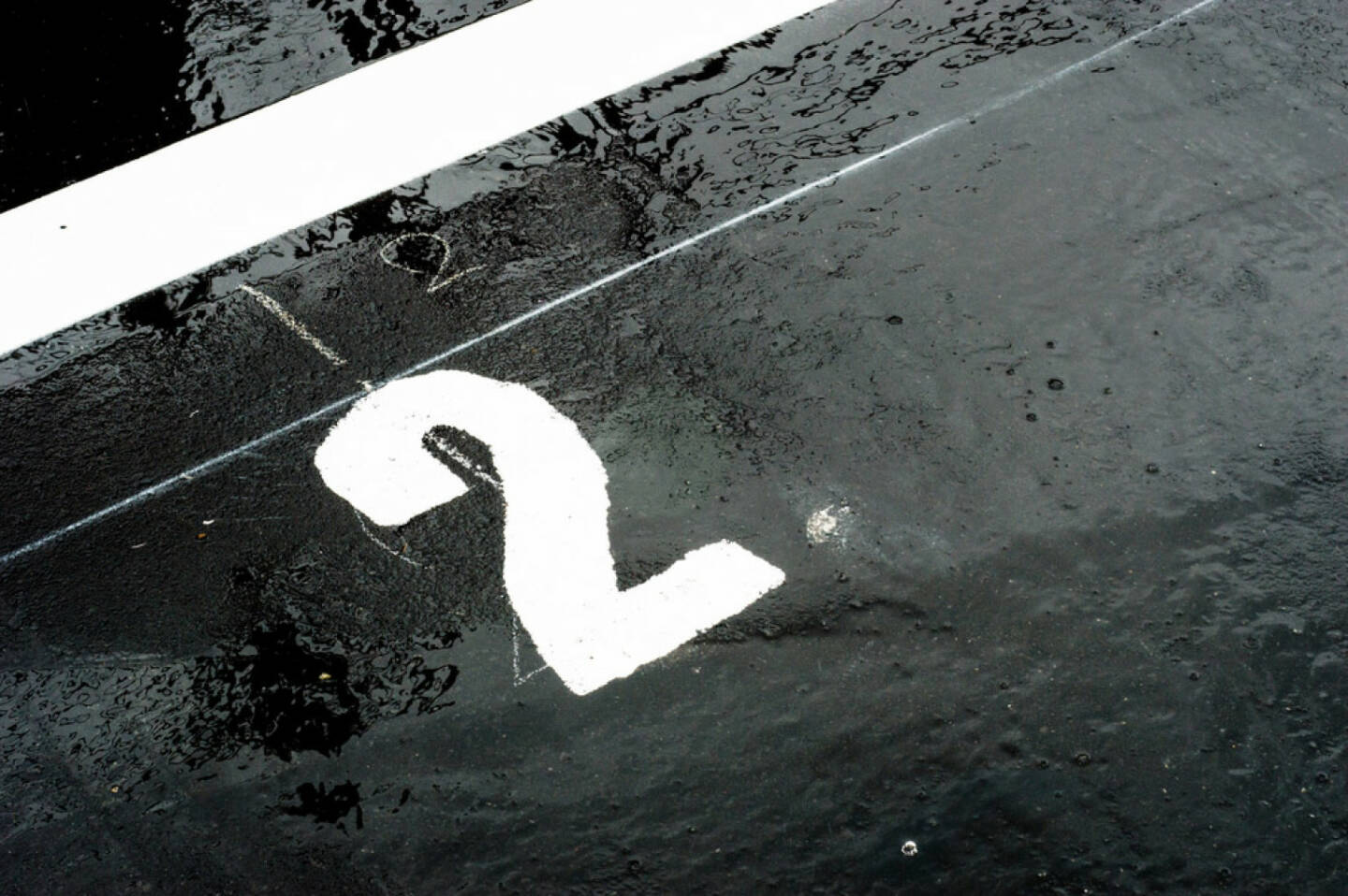 2, Zwei, http://www.shutterstock.com/de/pic-142824058/stock-photo-the-number-printed-on-the-wet-road-closeup.html 